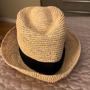 Banana Republic straw had never worn.